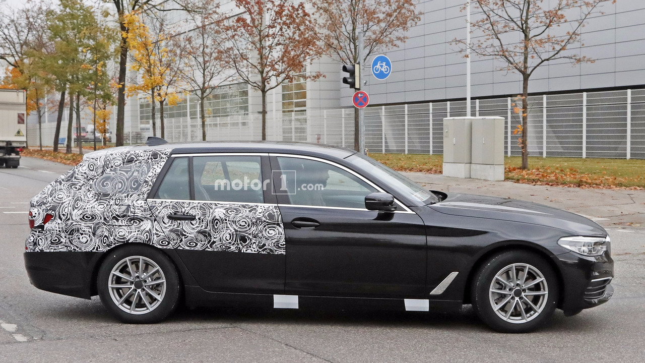 2017 BMW 5 Series Touring spy photo