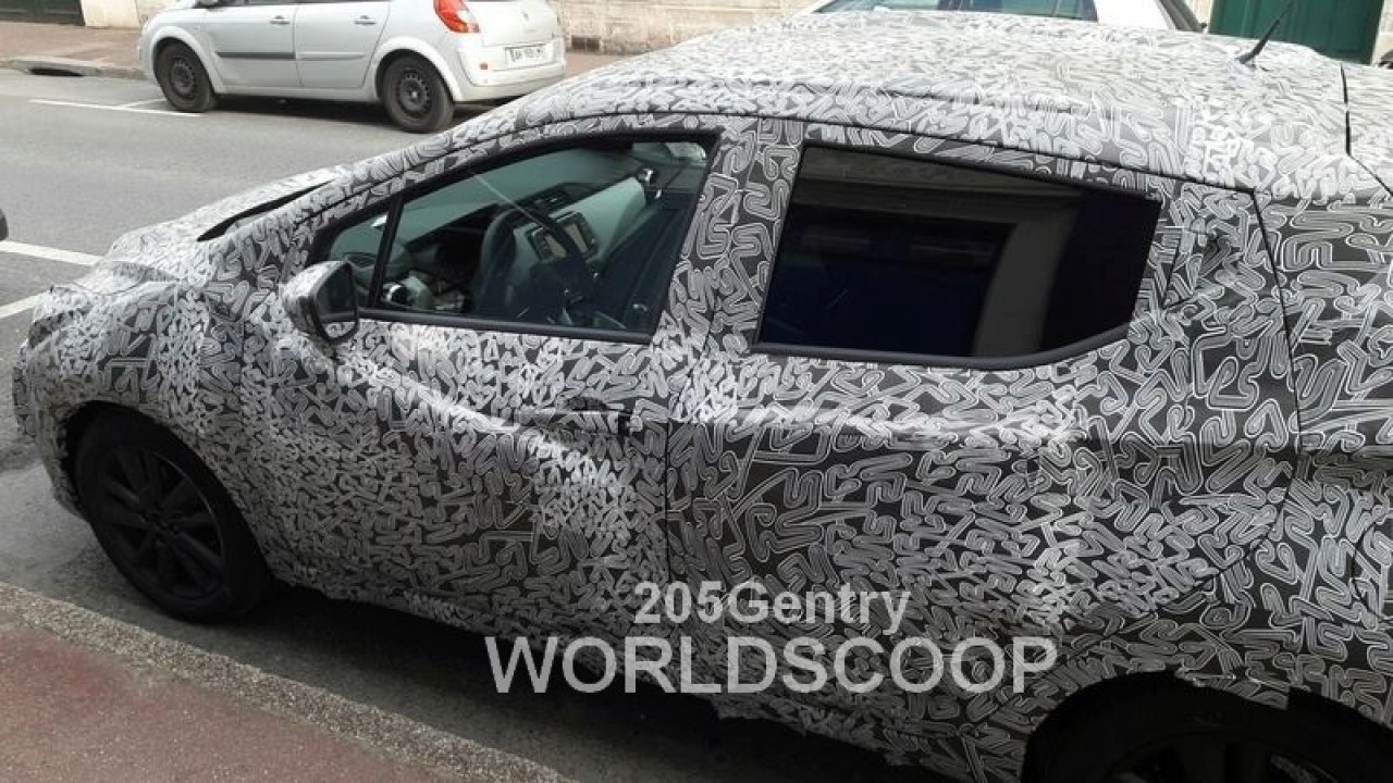 Novo Nissan March 2017: flagra do interior confirma inspiração no Kicks