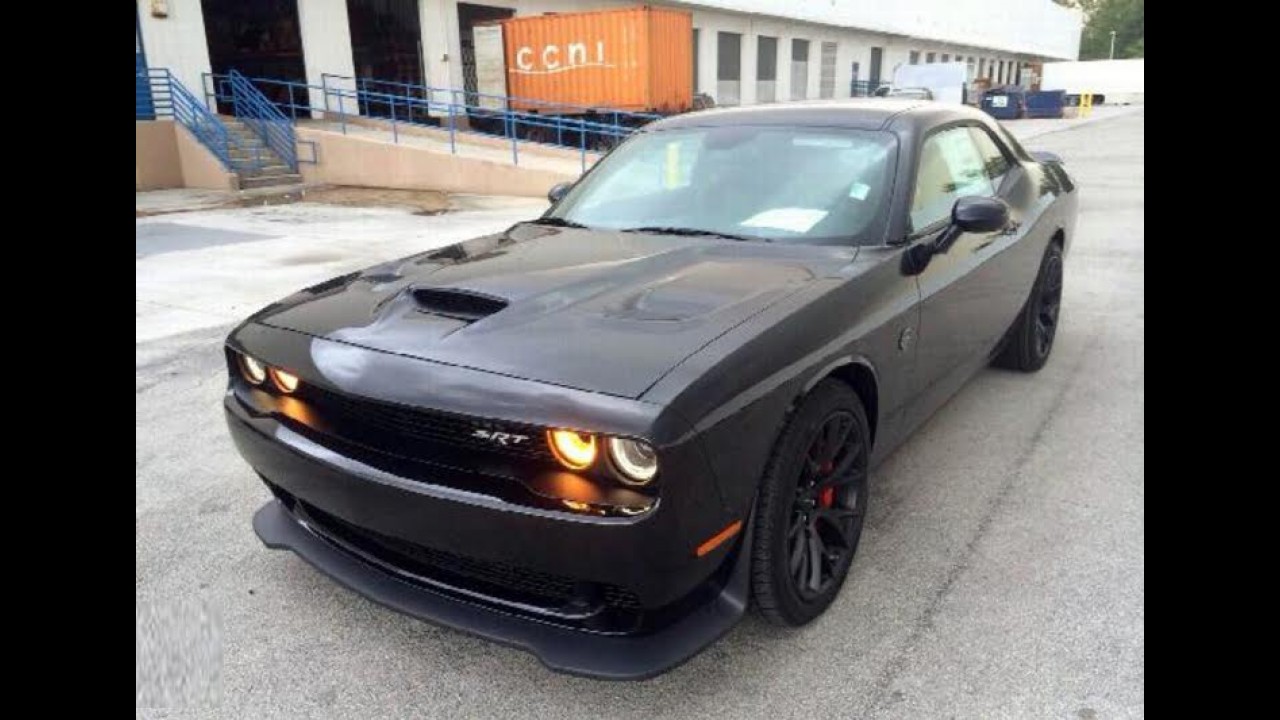 Dodge Challenger Hellcat de 717 cv chega ao Brasil por R$ 799 mil