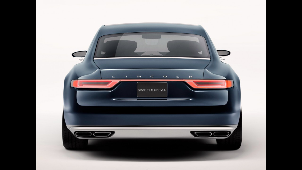 Bentley tira sarro da Ford e diz que conceito Continental é cópia do Flying Spur