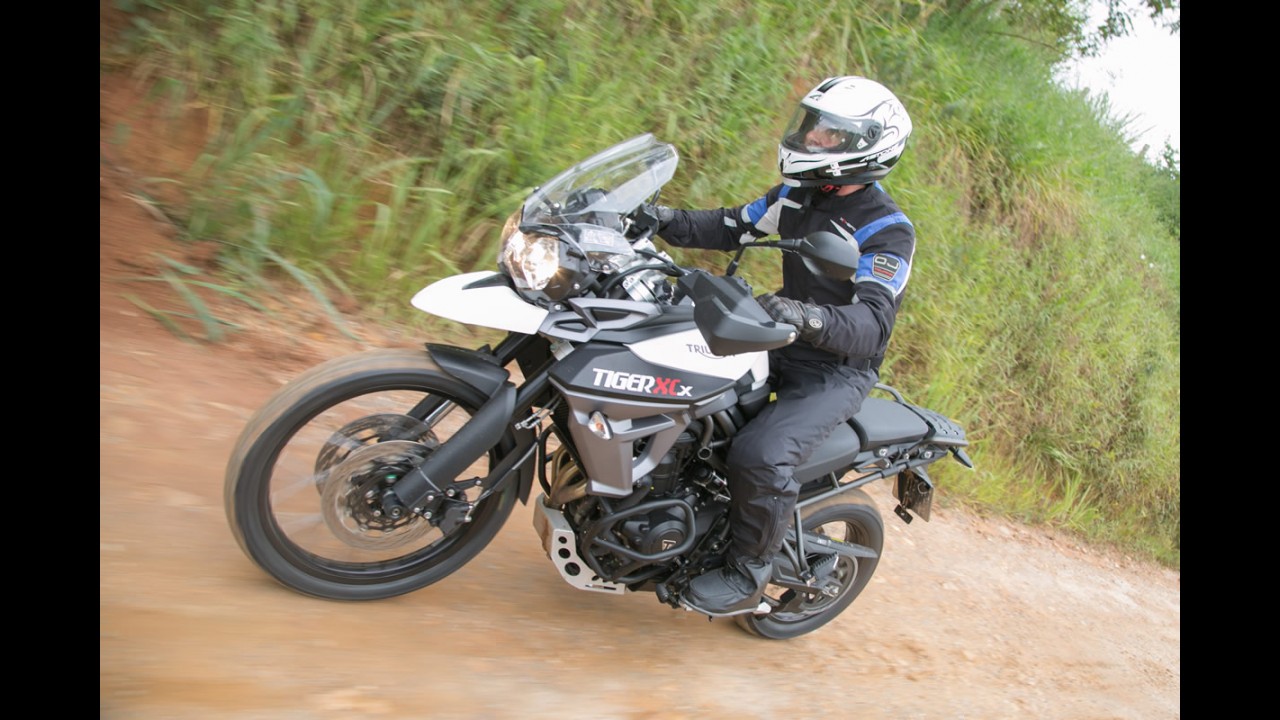 Volta Rápida: Triumph Tiger 800 ganha banho de tecnologia na linha 2015