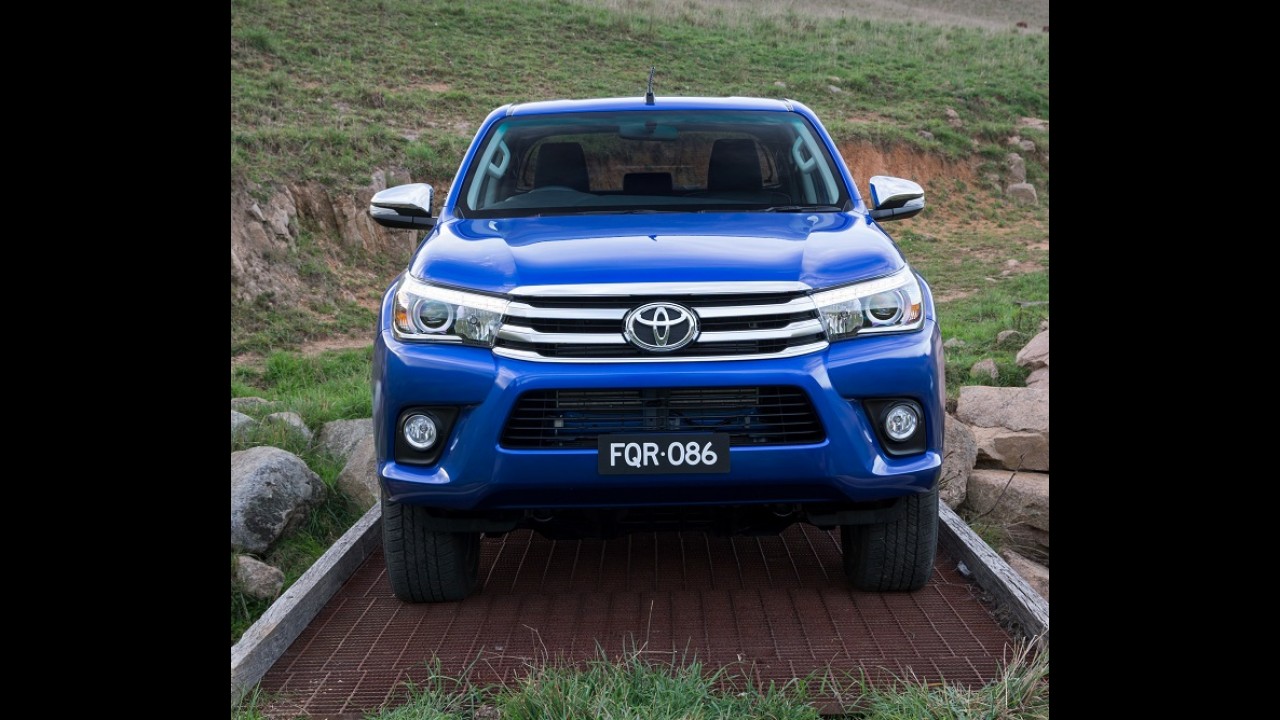 Nova Hilux emplaca 8.100 unidades e já é líder de vendas na Tailândia