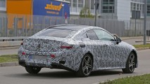 Mercedes E Serisi büyümeye devam ediyor