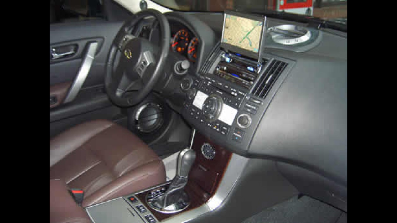 Infiniti FX45 - O carro futurista da novela