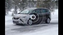 Opel Zafira Tourer, le foto spia