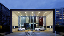 Daimler inductive charging test group photo - 07.12.2011