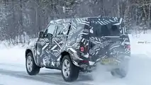 Yeni Land Rover Defender'ın Karlı Havadaki Casus Fotoğrafları