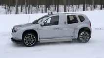 Dacia Duster EV mule spy photo