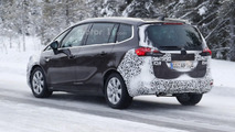 Opel Zafira Facelift spy photo