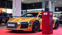 Gold Audi R8 V10 Plus
