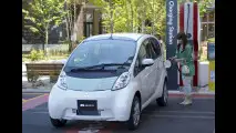Prime foto della Mitsubishi i MiEV di serie