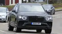 Bentley Bentayga nuova foto spia