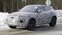Jaguar E-Pace, le foto spia dei test sulla neve