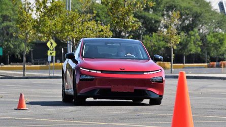 xpeng reduces initial prices p7