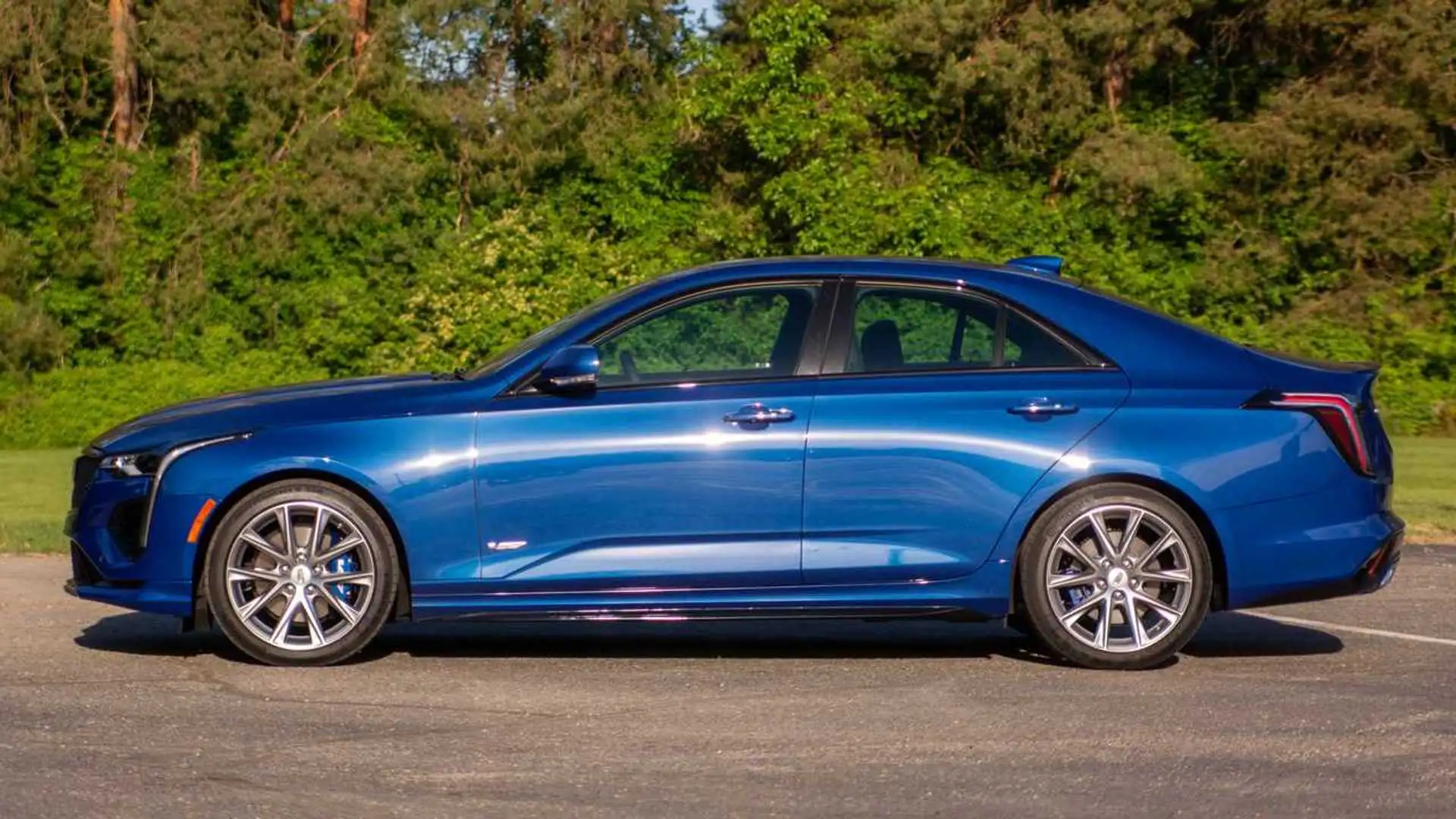 https://cdn.motor1.com/images/mgl/9LvB1/s1/2020-cadillac-ct4-v.webp