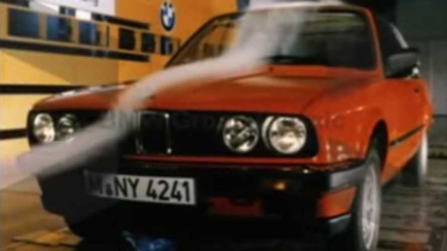 Videó: Félórás dokumentumfilmet ástak elő a legnépszerűbb hármas BMW elkészítéséről