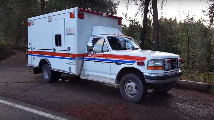 Ford F-350, in vendita l'ambulanza diventata camper