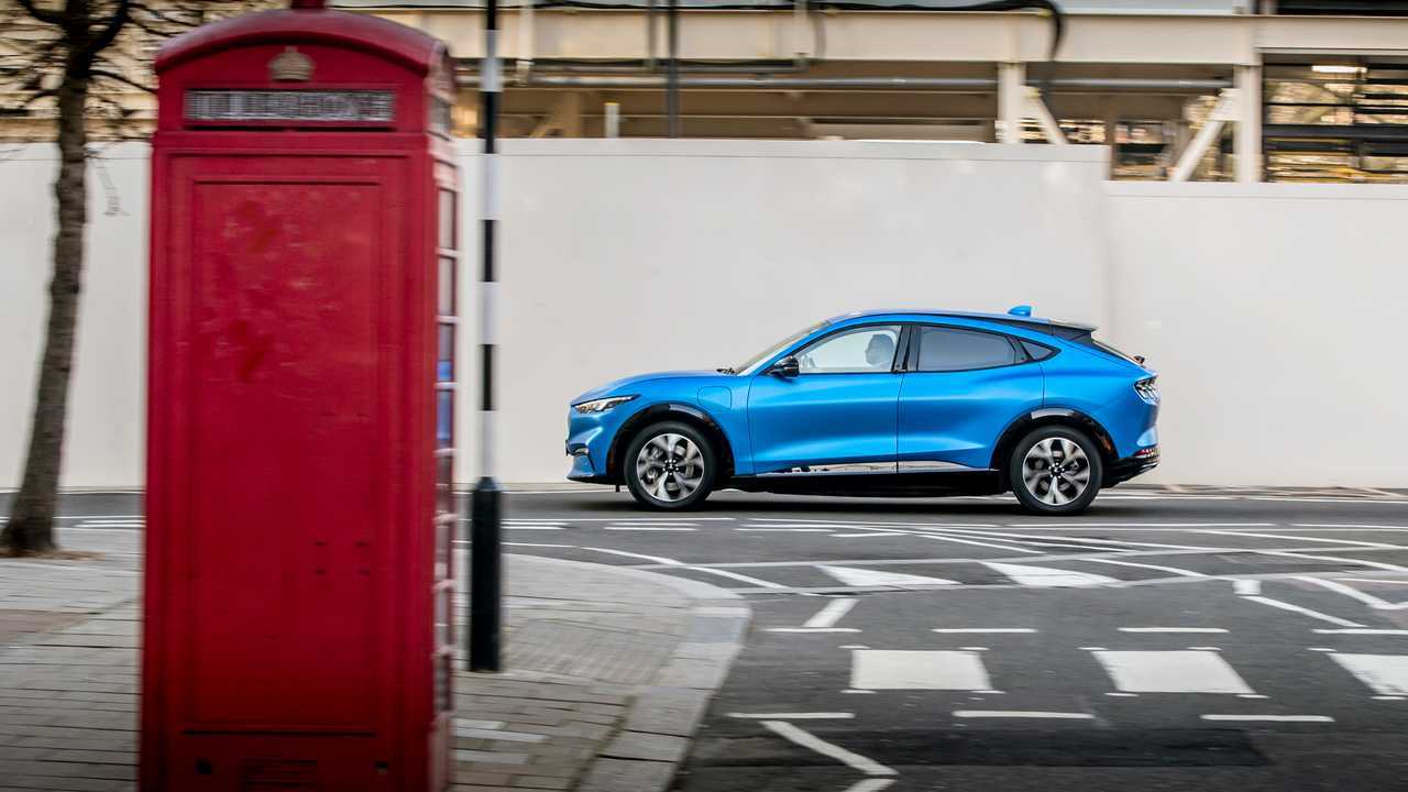 Mustang Mach-e a bordo per le vie di Londra