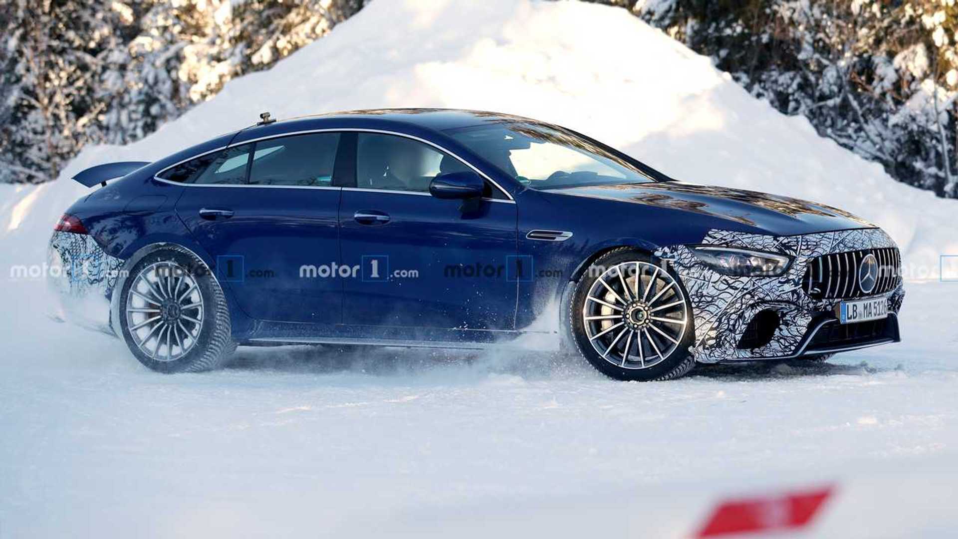 mercedes-amg-gt-73-spy-photo.jpg