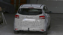 2015 Ford C-Max facelift spy photo