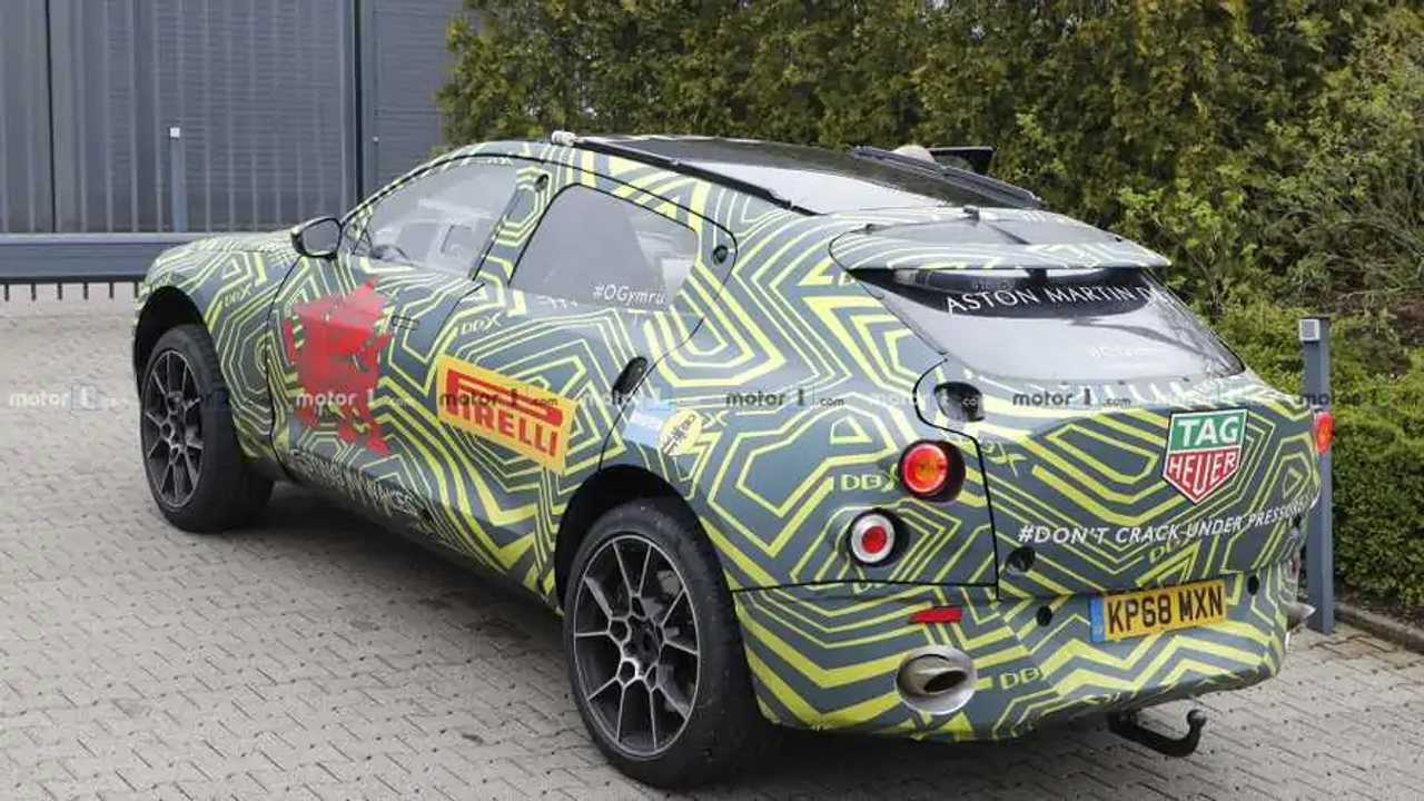 Aston Martin DBX, le foto spia