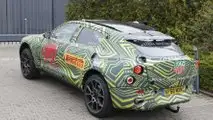 Aston Martin DBX, le foto spia