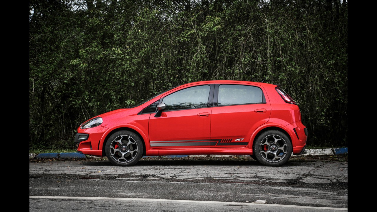 Hatches compactos: Fiesta despenca quase 60% em novembro; Fit lidera