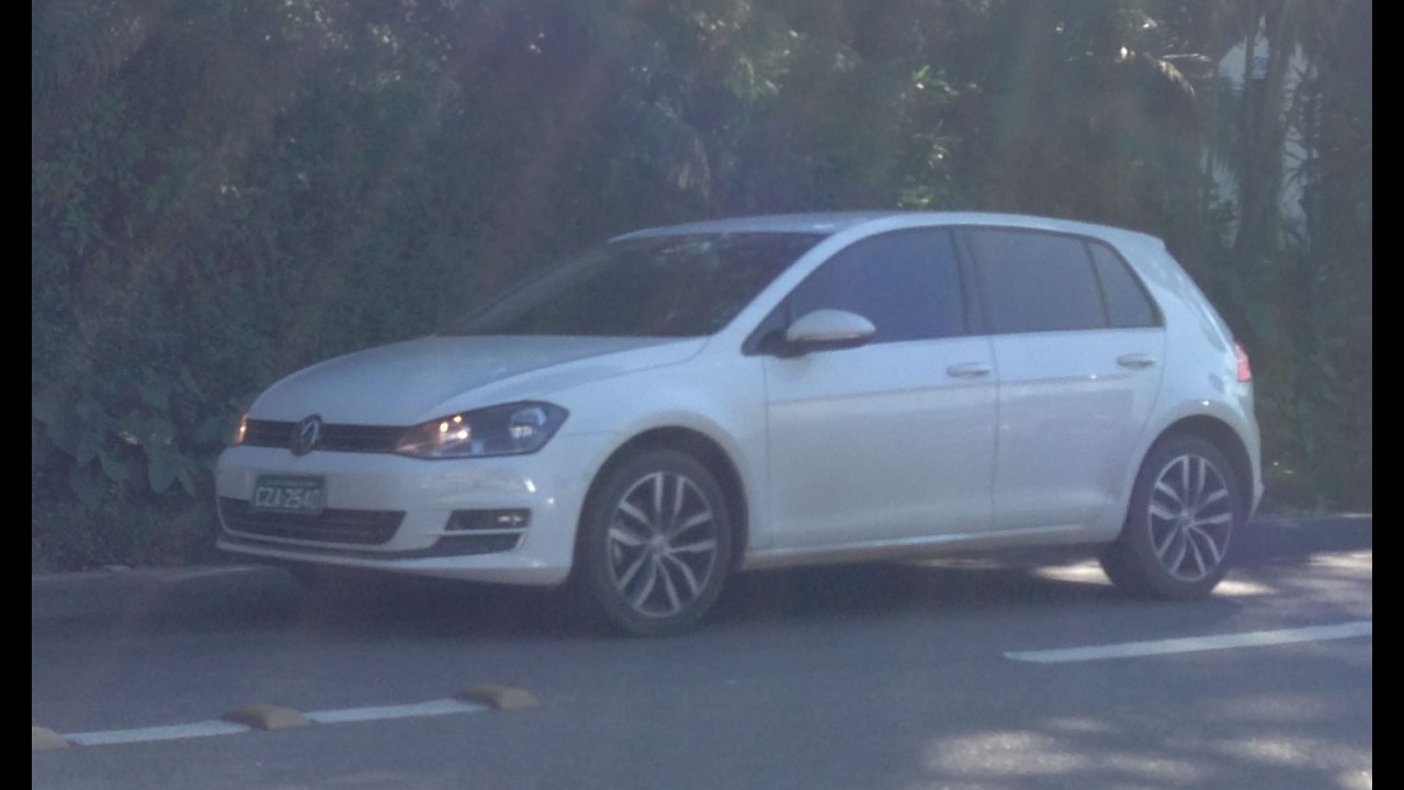Flagra: novos Golf VII e Audi A3 nas cercanias da fábrica da VW