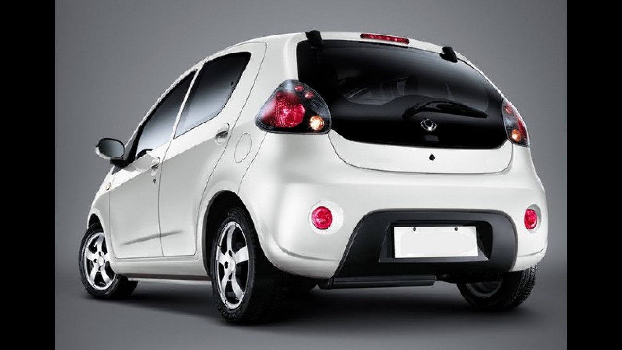 Geely começa a operar no Brasil em agosto - LC 1.0 e sedã EC7 serão os primeiros a chegar