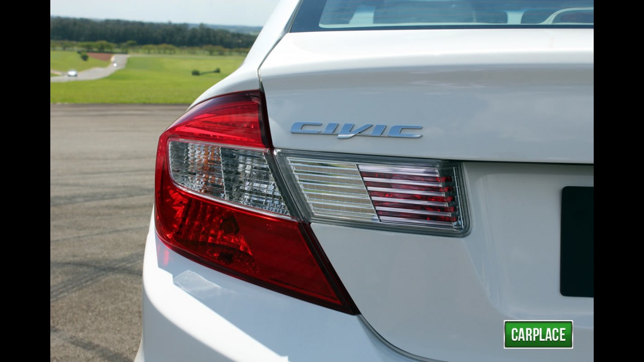 Novo Honda Civic 2012 é lançado no Brasil - Sedan muda visual e evolui em tecnologia