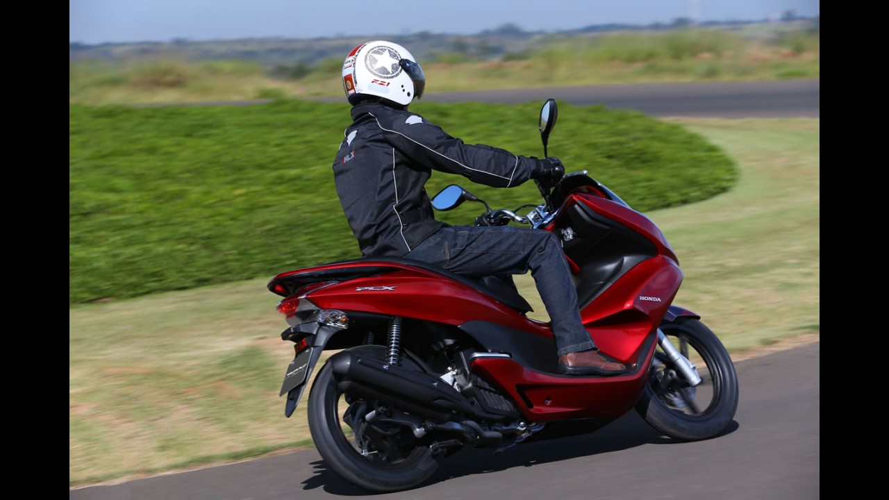 Volta rápida: com start-stop e porte superior, Honda PCX 150 é um novo tipo de scooter