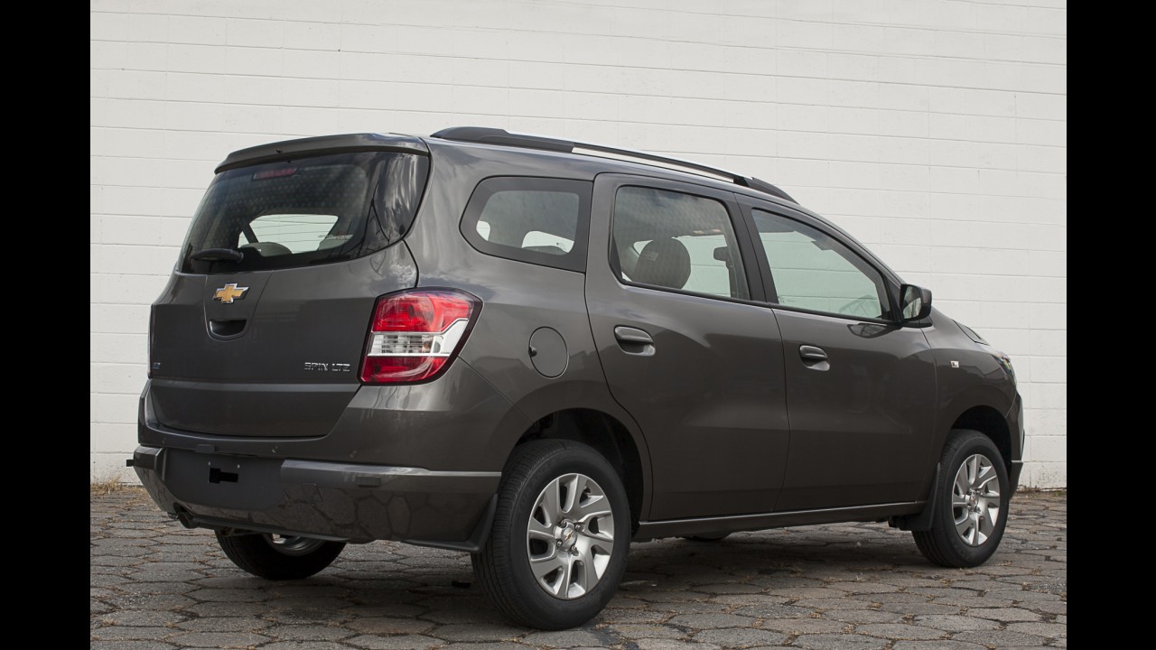 Chevrolet Spin ganha central multimídia MyLink e câmbio aprimorado