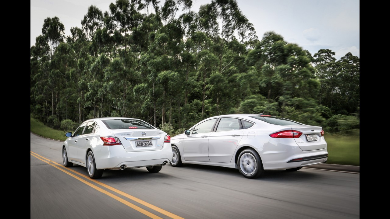 Teste CARPLACE: Altima encara Fusion pela vaga na diretoria
