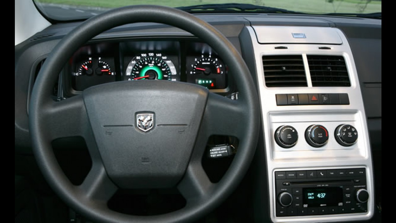 Dodge Journey SE - Nova versão de cinco lugares chega por R$ 85.900