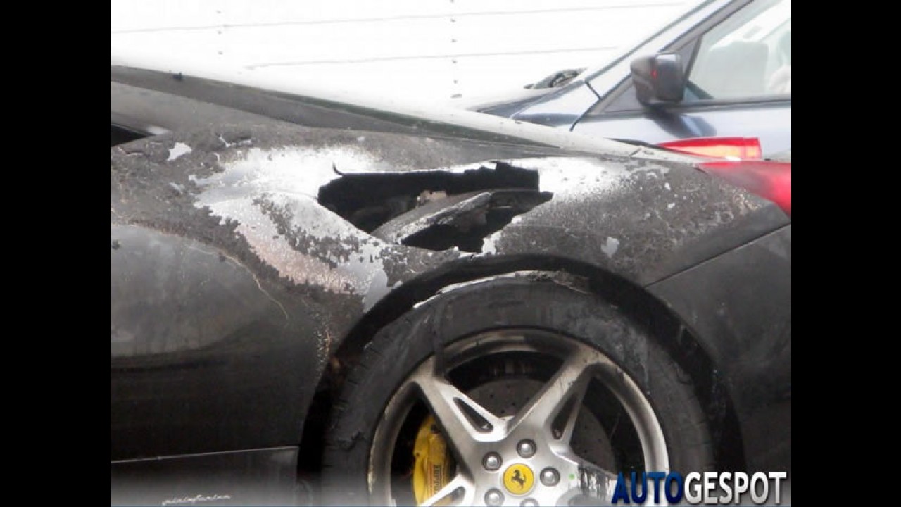 Mais uma! Ferrari 458 Italia pega fogo em Paris