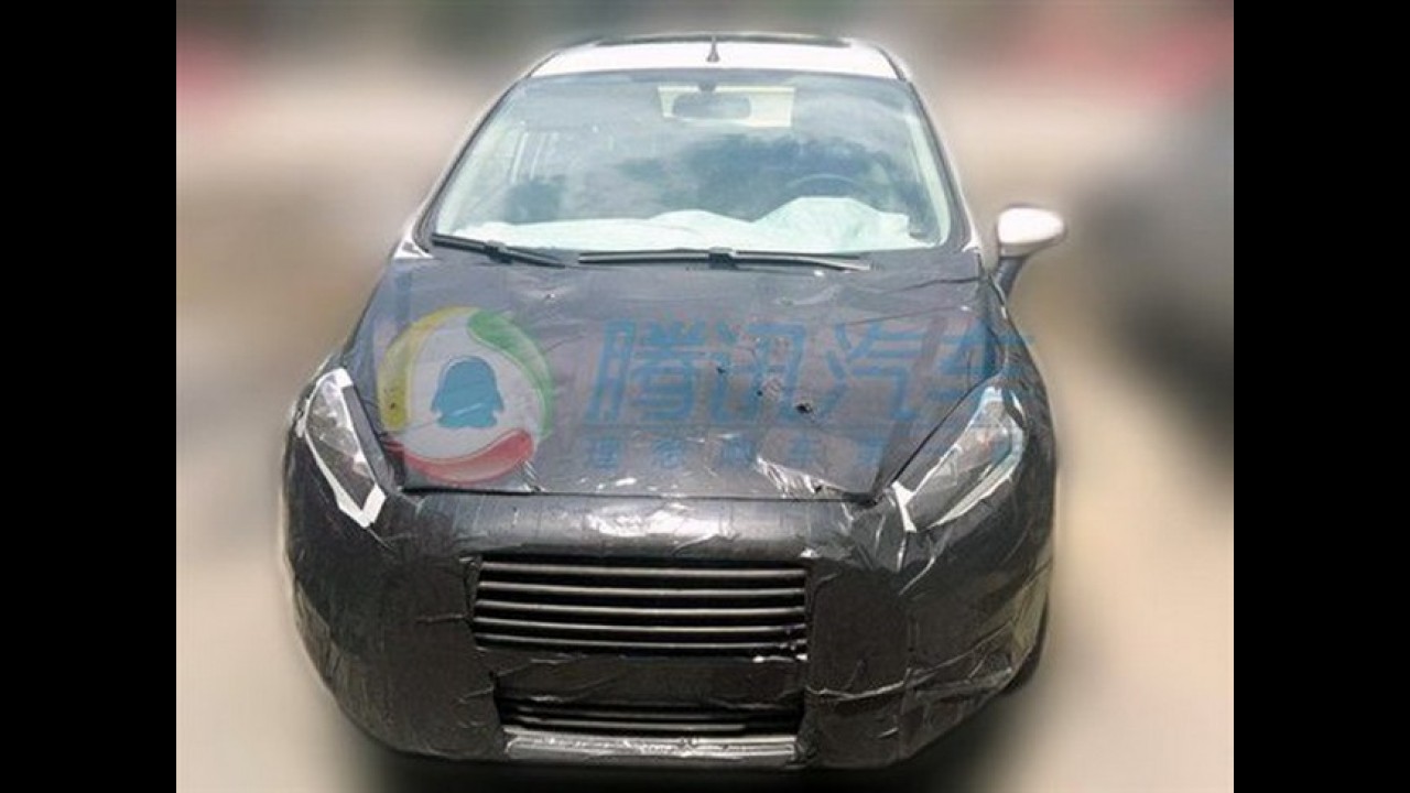 Flagra: Ford Fiesta 2013 com motor 1.0 Ecoboost Turbo e câmbio Powershift na China