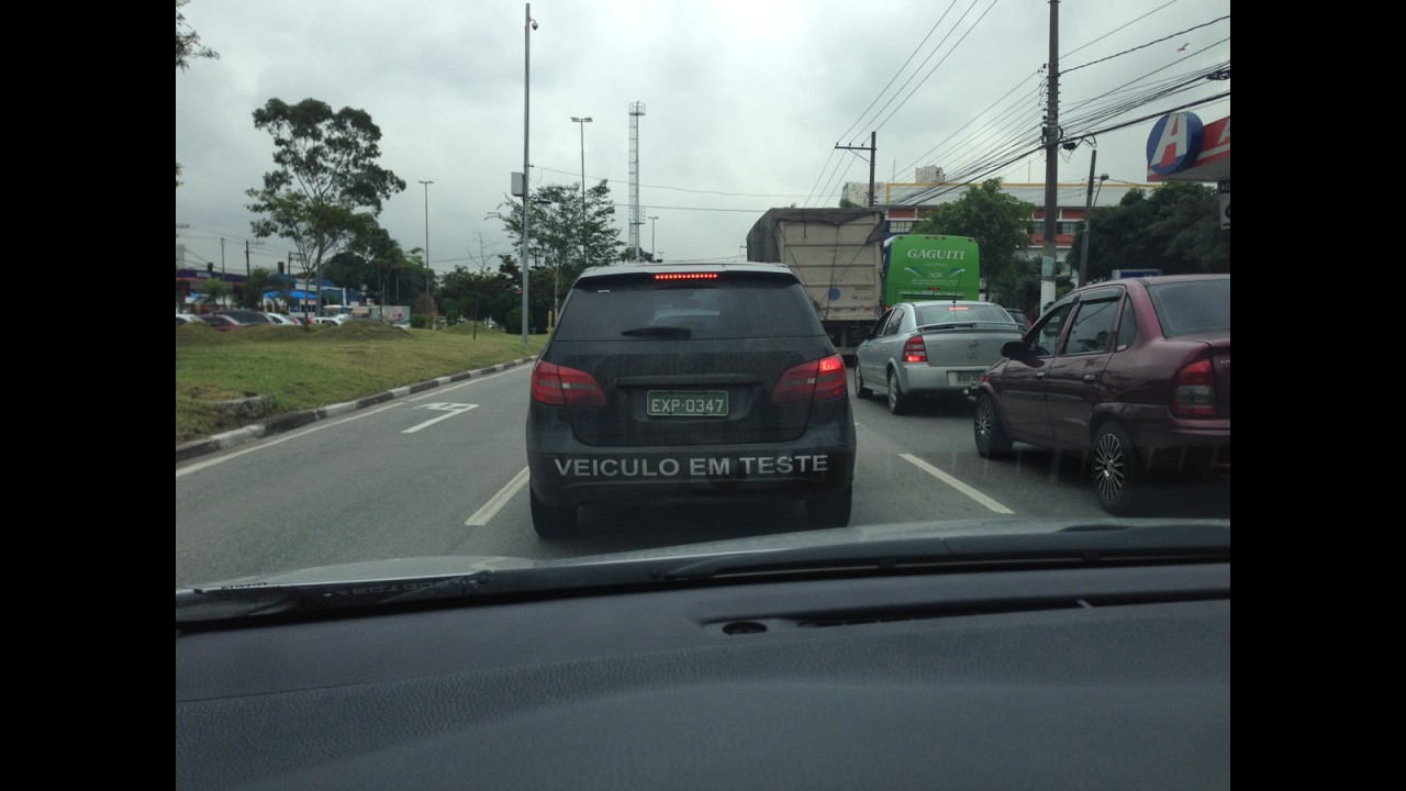 Flagra: Mercedes testa motor 1.6 turbo flex - veja cronograma da marca