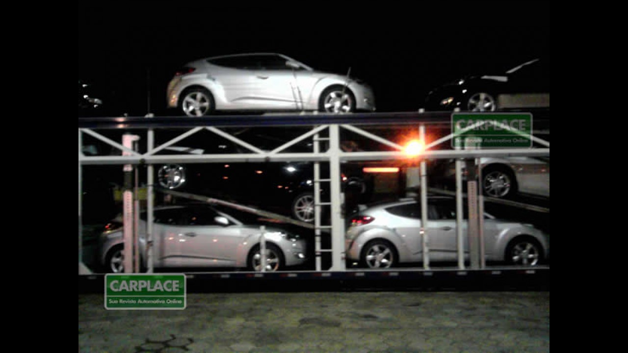 Está chegando: Leitor flagra Hyundai Veloster em caminhão cegonha