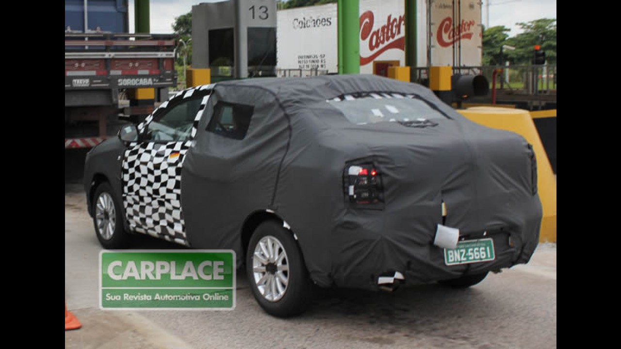 Flagramos o Novo Chevrolet Cobalt camuflado em SP - Fotos de todos os ângulos