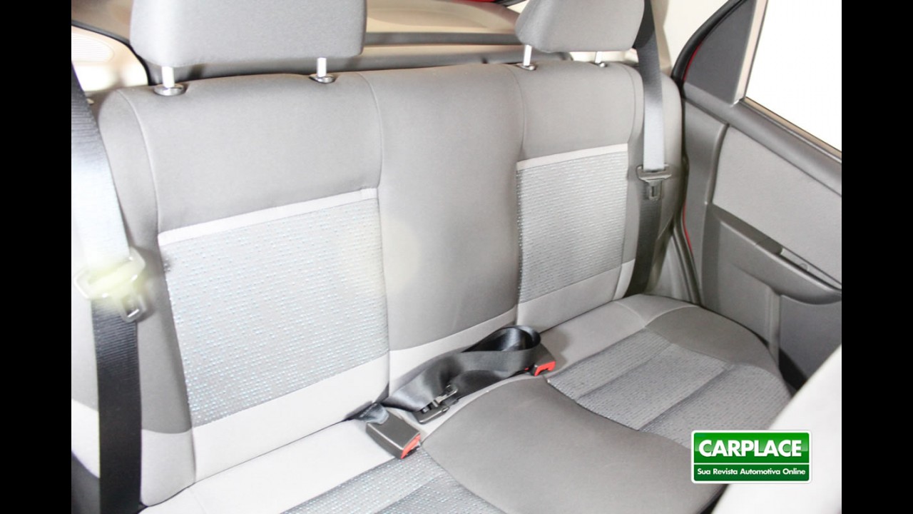 Garagem CARPLACE: Detalhes do acabamento do Chevrolet Celta LT - Fotos em HD