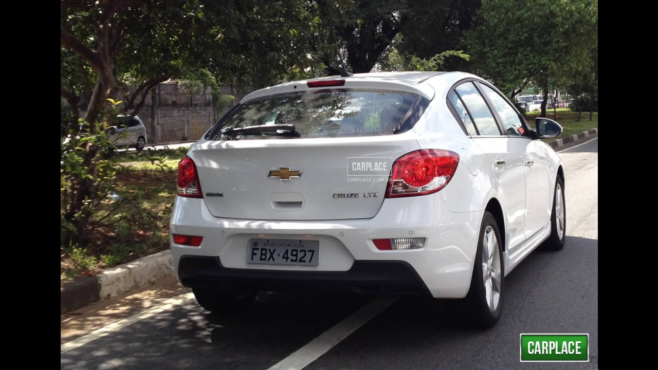 Cruze Sport6 - Versão hatch será lançada em 09 de abril, mas já circula sem disfarces