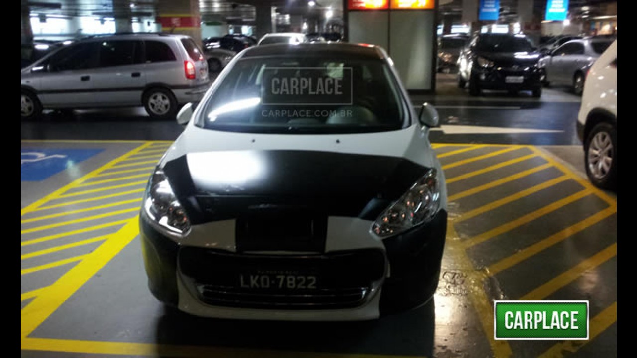 Novo Peugeot 308 é flagrado em shopping em SP - Fotos revelam acabamento interno