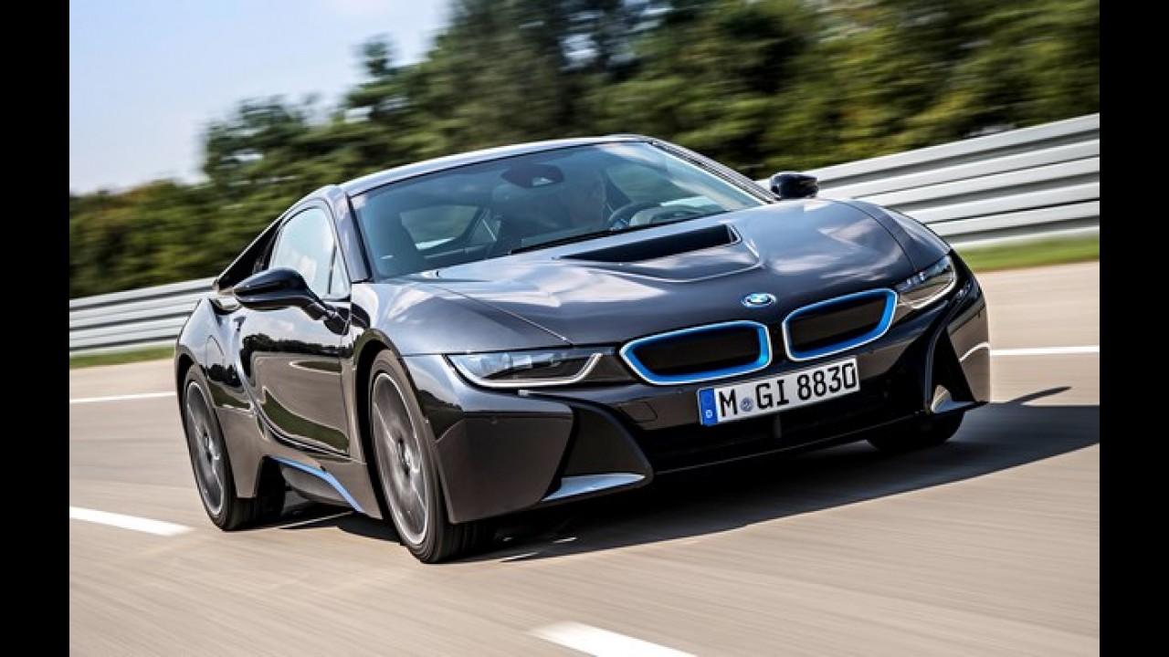 BMW i8 fica destruído após acidente em teste de rodagem