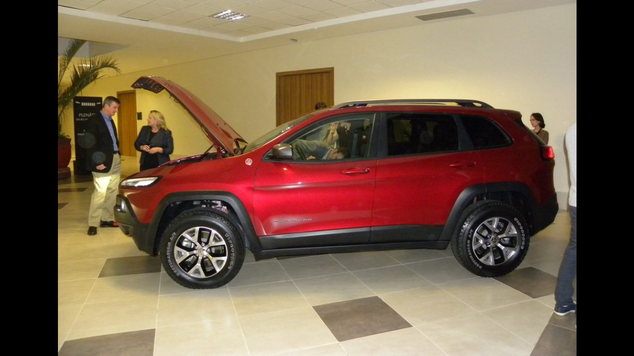 Volta Rápida: Jeep Cherokee ousa no estilo sem perder a essência