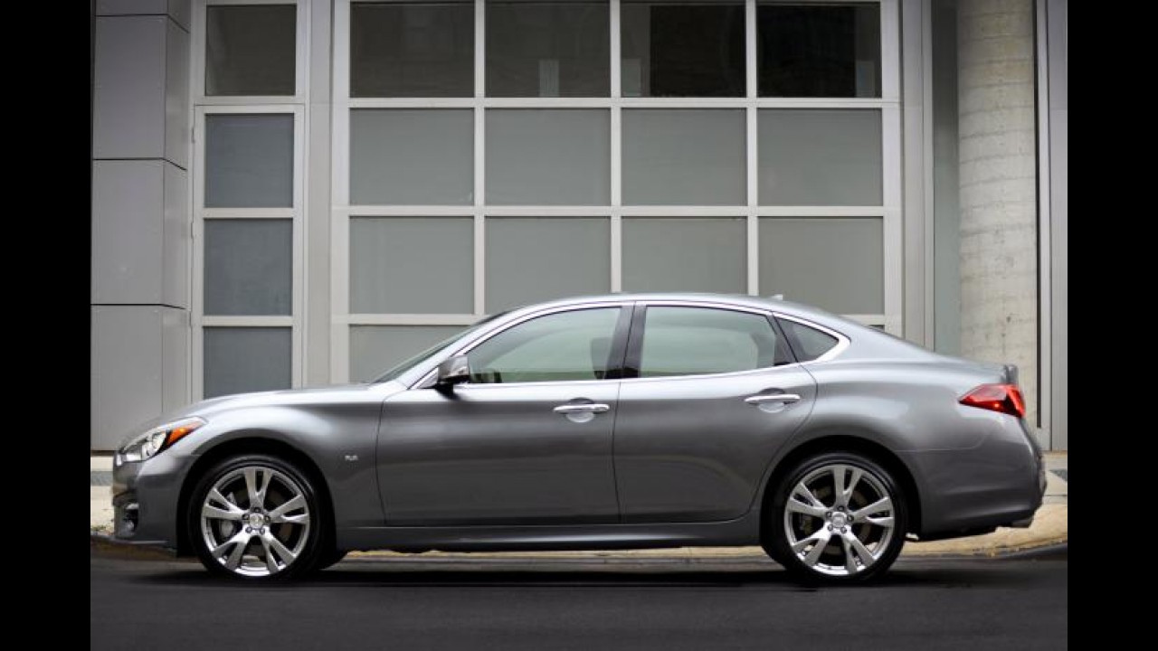 Infiniti Q70 revisado estreia no Salão de Paris