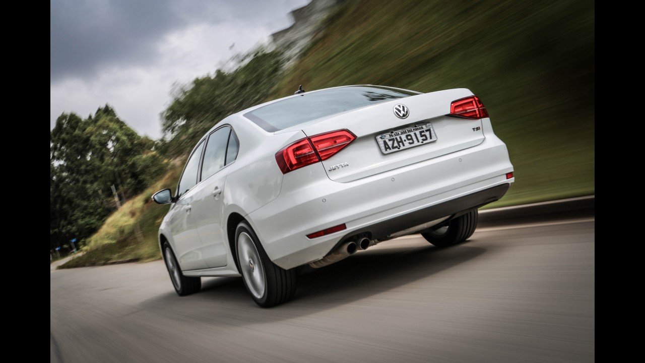 Teste CARPLACE: Jetta TSI mantém pegada de GTI em corpo de sedã