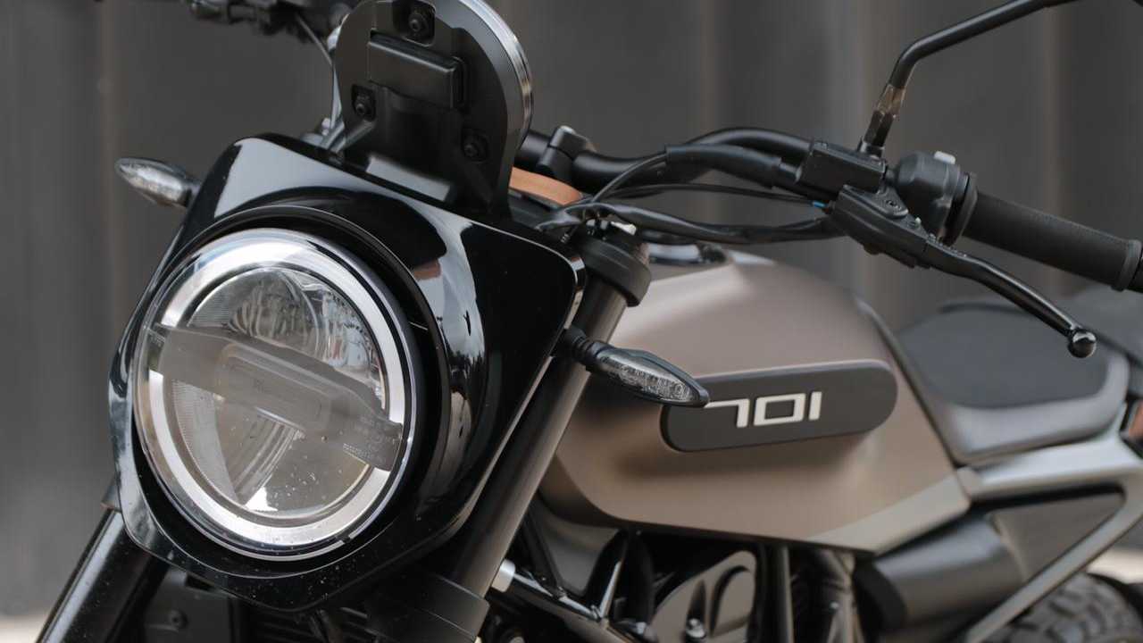 Test Ride: Husqvarna Svartpilen 701