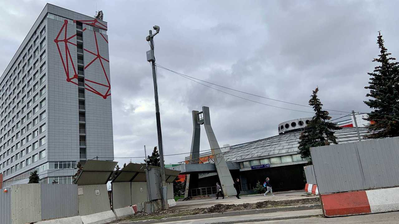 Музей АЗЛК и бывшее здание заводоуправления