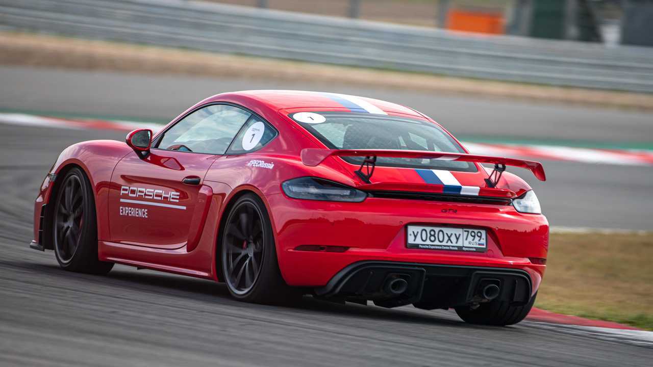 Porsche 718 Cayman GT4, вид сзади
