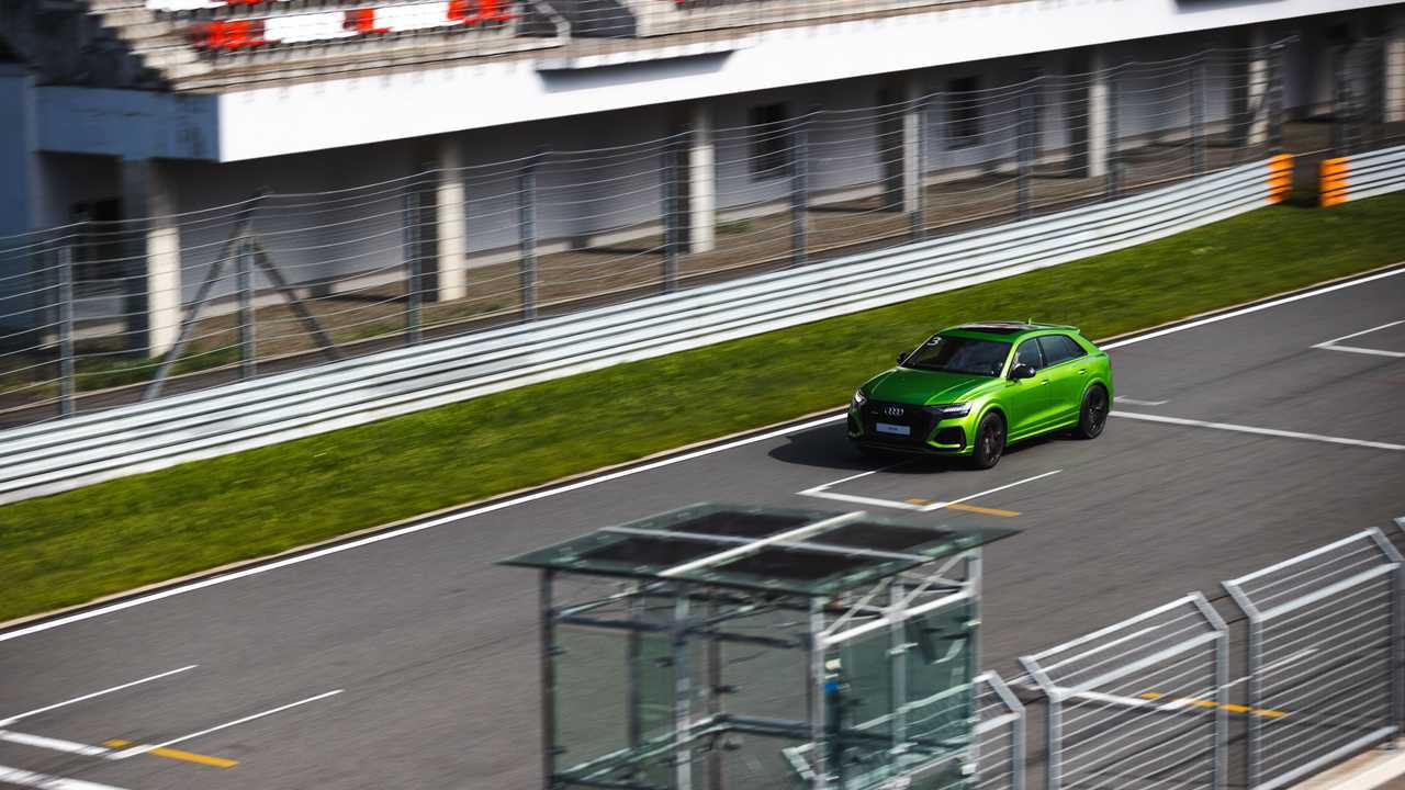 Audi RS Q8 на треке Moscow Raceway